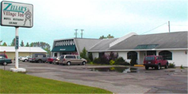 Newberry Zellar'S Village Inn מראה חיצוני תמונה