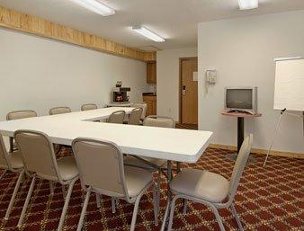 Newberry Zellar'S Village Inn מראה חיצוני תמונה