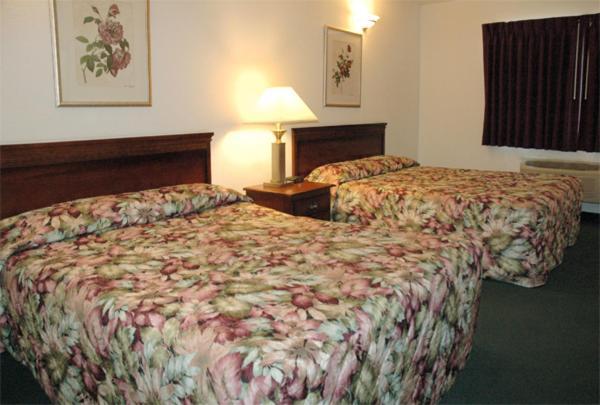 Newberry Zellar'S Village Inn חדר תמונה